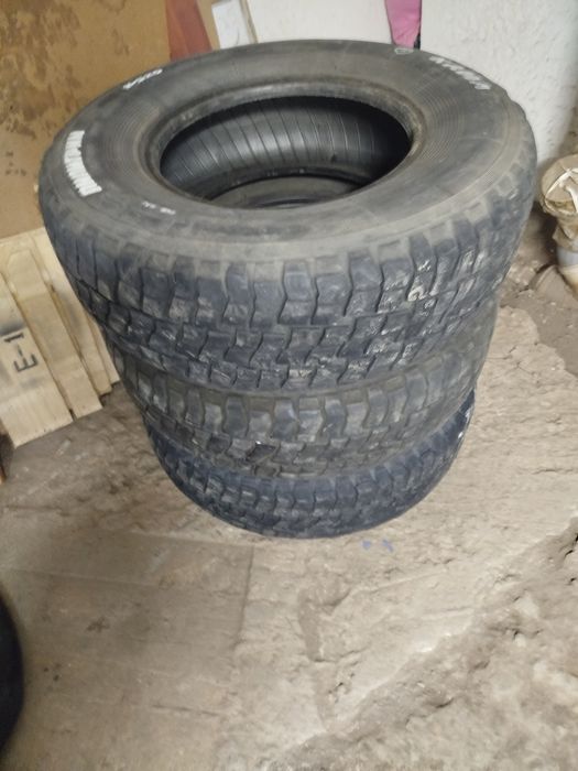 Продам шины 235/75/15 пилигрим