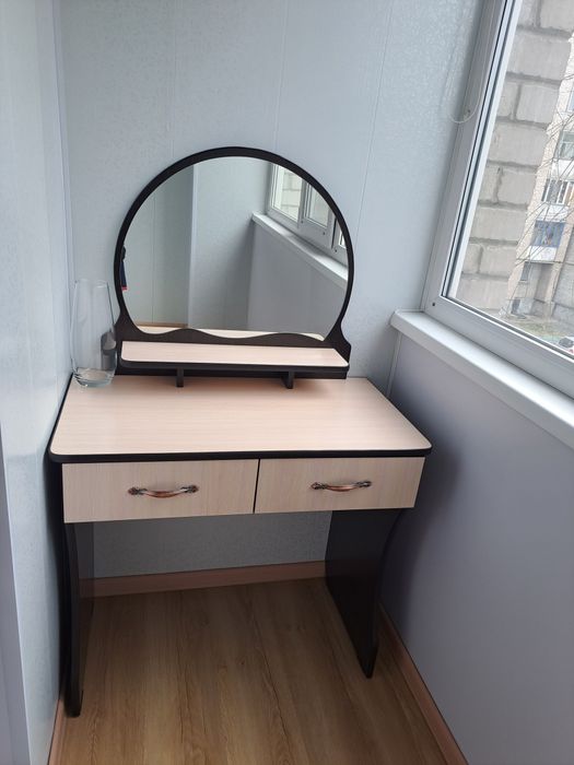 Продам столик, самовывоз цена 10 000