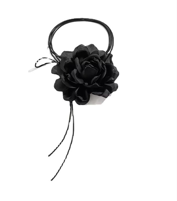 Чокер в виде цветочка