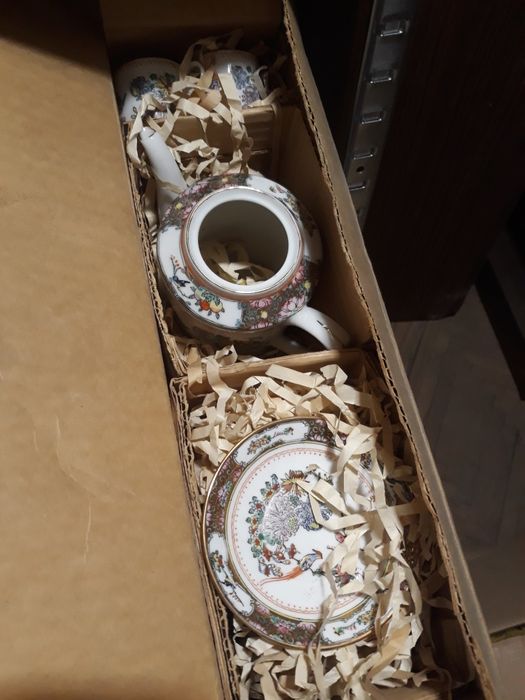 Порцеланов чаен сервиз, нов