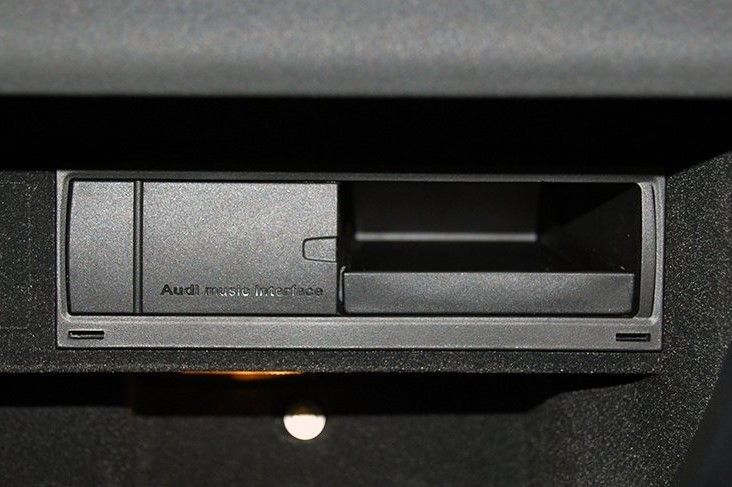 Cablu Adaptor AMI MMI cu USB pentru Volkswagen, Audi, Skoda