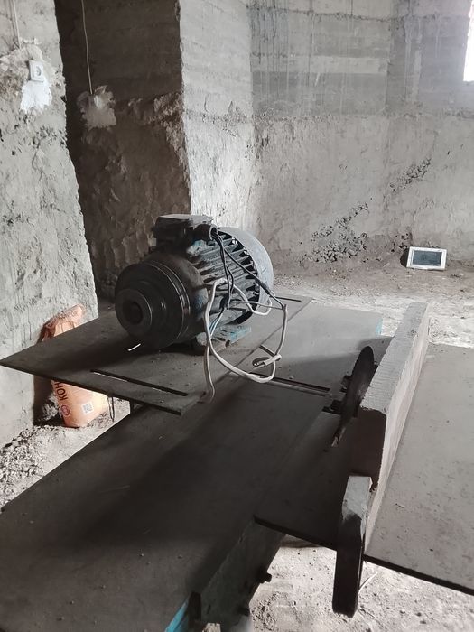 Taxta stanok srochno sotiladi