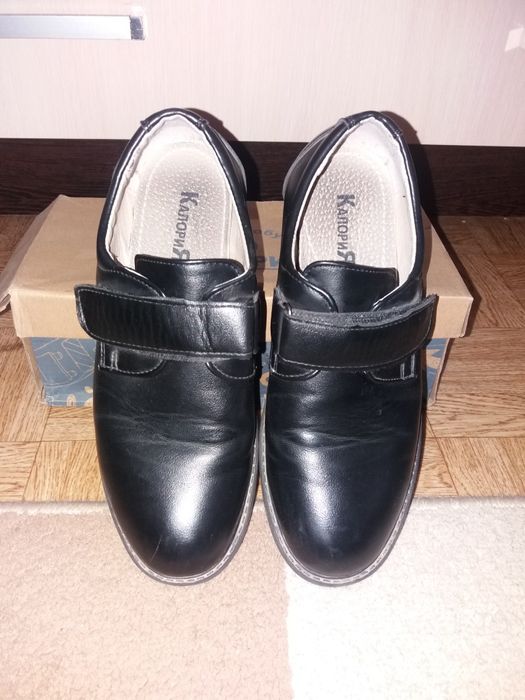 продам школьную обувь