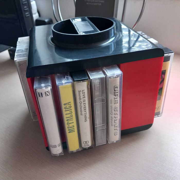 колекция аудио касети със стойка