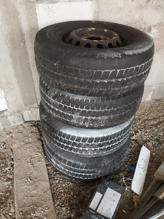 Vând jante cu tot cu cauciucuri C