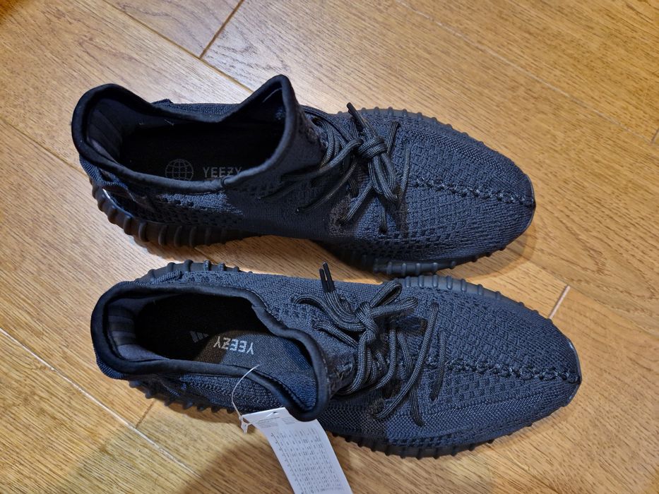 Yeezy 350 v2 Onyx 43