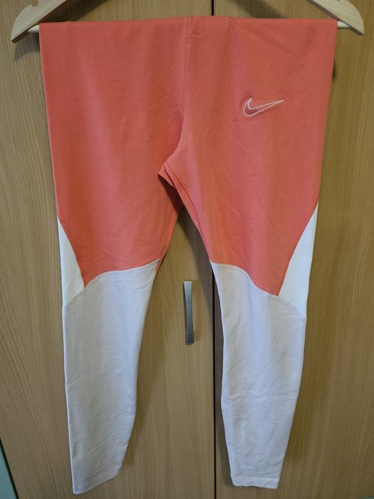 Спортни клинове Nike и Calvin Klein