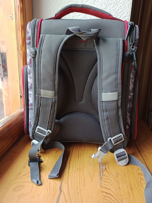 Рюкзак школьный для мальчика в хорошем состоянии