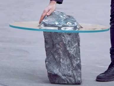Masă design cu piatră și sticlă – efect vizual de apă