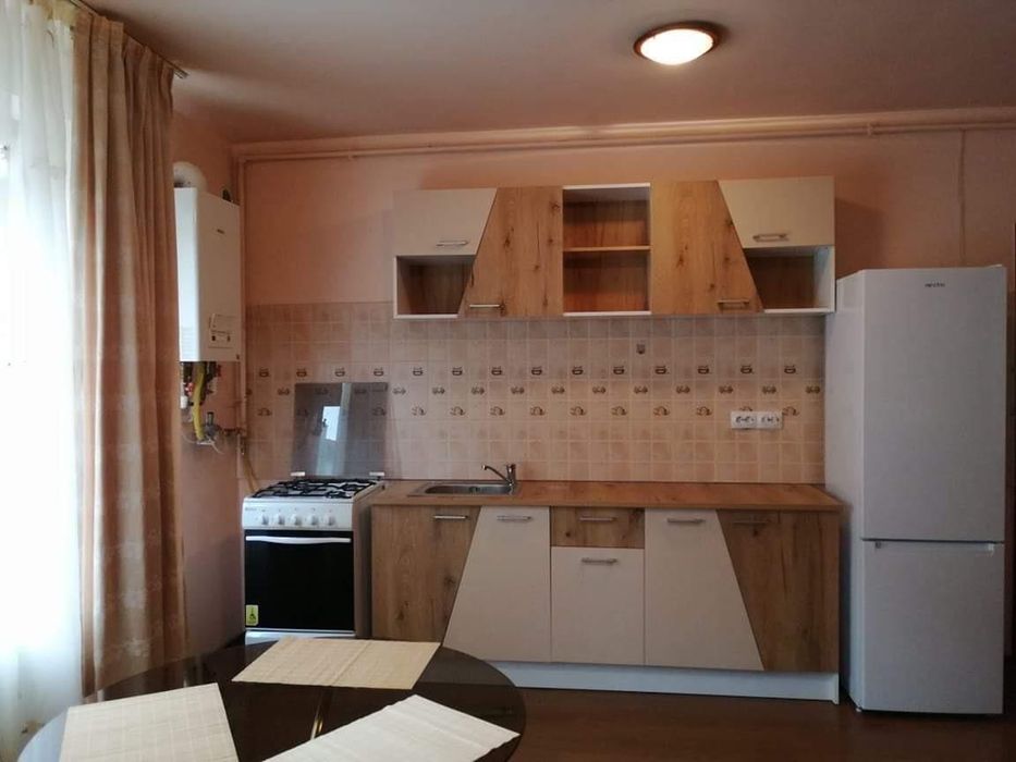 Închiriez apartament două camere Florești