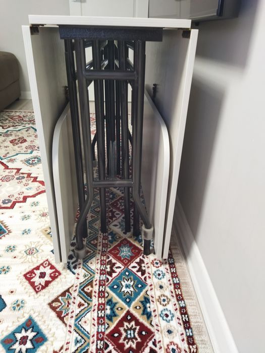 Продам стол книжку