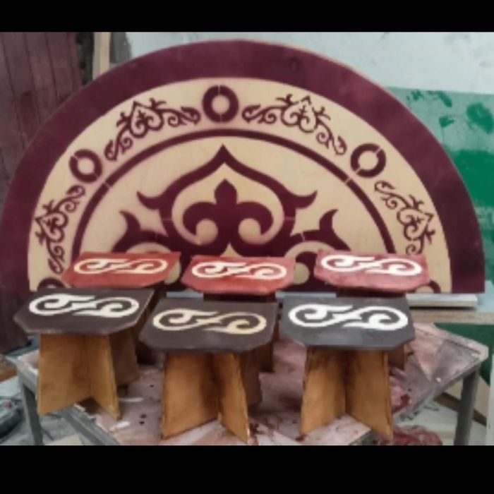 Қазақтың жинамалы дөңгелек үстелі