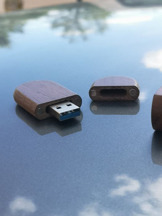 Stick USB din lemn si cutie 32GB/64GB