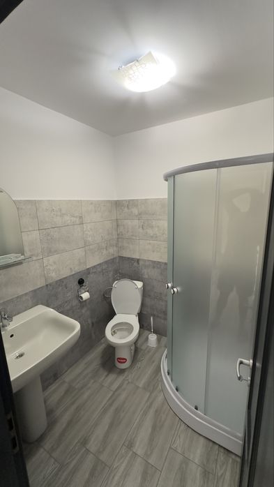 Inchiriez hala + teren zona Craiova