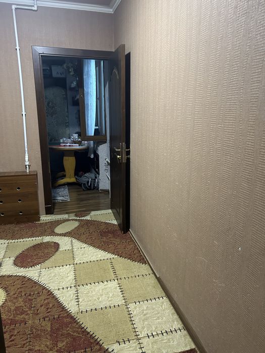 Продаётся 3х комнатная переделанная в 4 х квартира