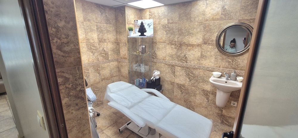 Салон за красота Варна отдава под наем за маникюр козметик миглопластика масаж микроблейдинг педикюр татуировки.