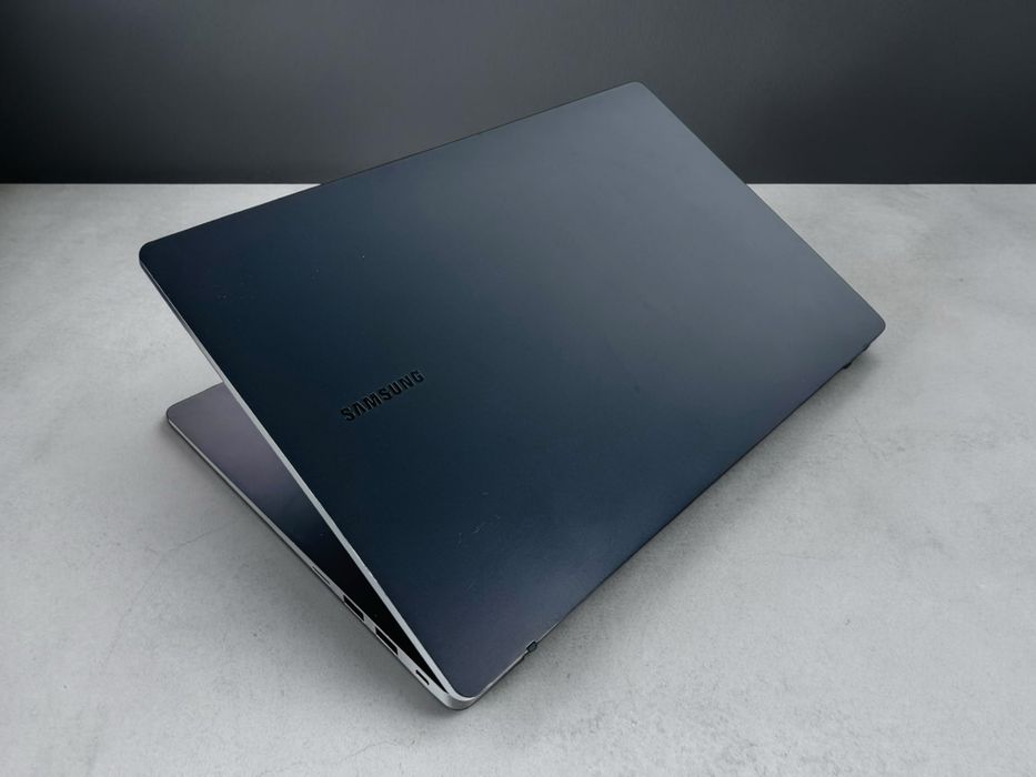 Лаптоп Samsung Galaxy Book 2 14" Full HD i5-1250P 16RAM 256SSD Гаранция!
