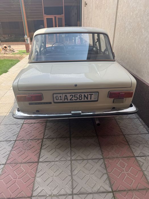 Автомобиль ВАЗ 21011