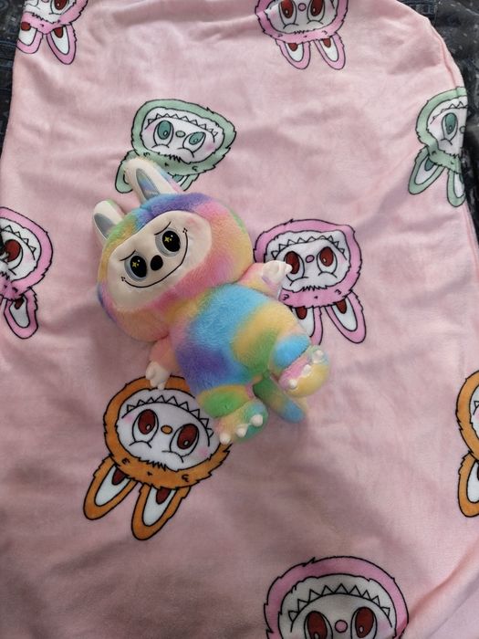 Лабубу с пледом новый