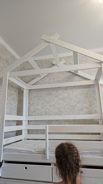 Продам кровать домик