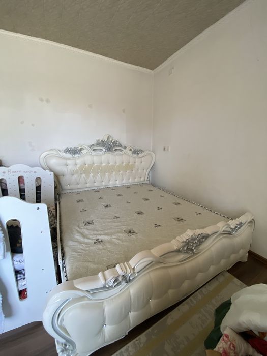 Спальный кровать