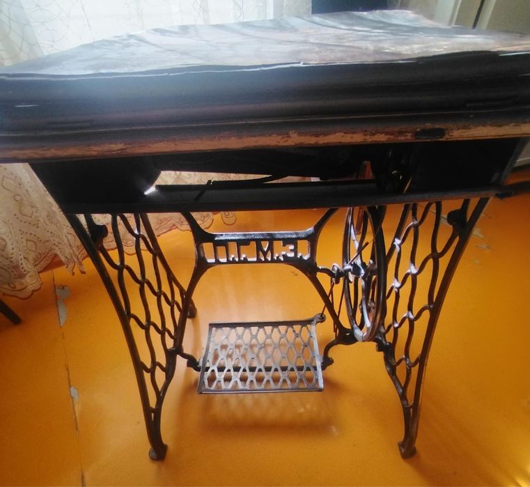 Швейная машина П.Г.М.З.