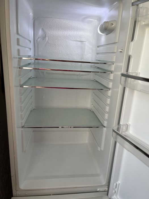 Холодильник Artel в хорошем состоянии