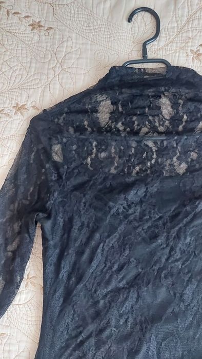 Черна дантелена рокля