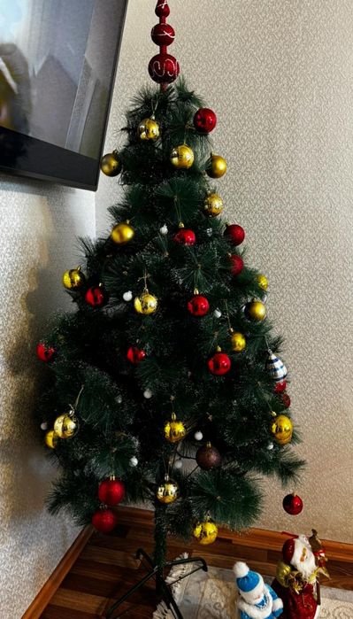 Продам искусственную ёлку.