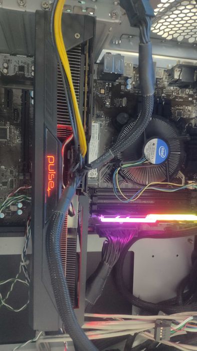 Видеокарта Sapphire Pulse RX Vega 56 8GB