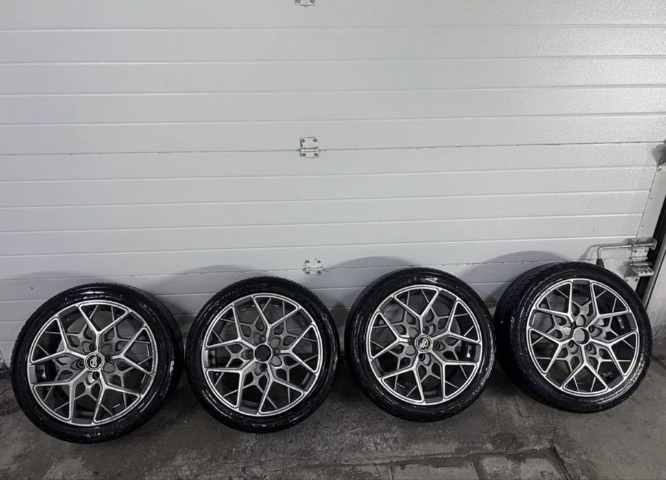 Продам диск на ваз или приору r16