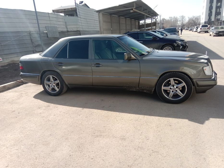 Продам мерс 124 машина