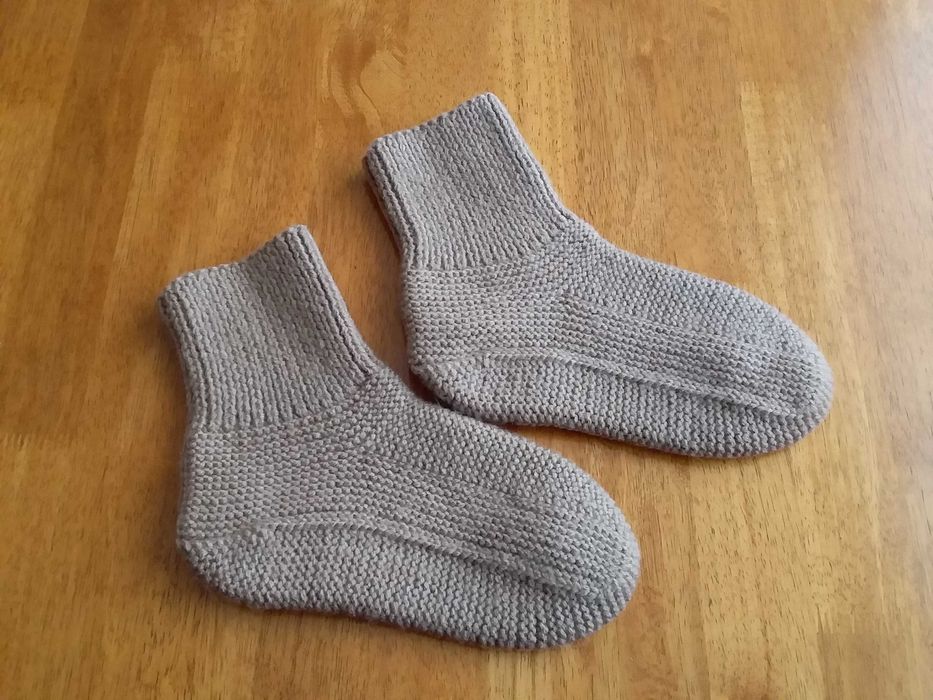 Тёплые вязаные носки, тапочки, следки