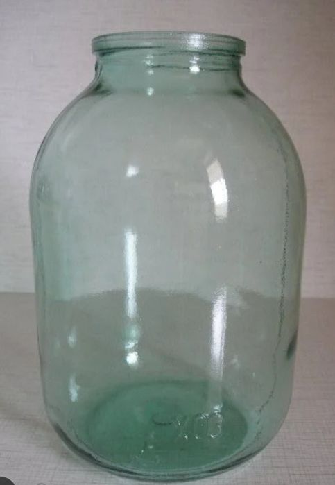 Банки  литровые.