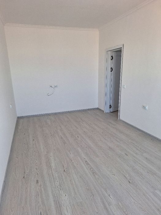 2 xonali kvartira sotiladi