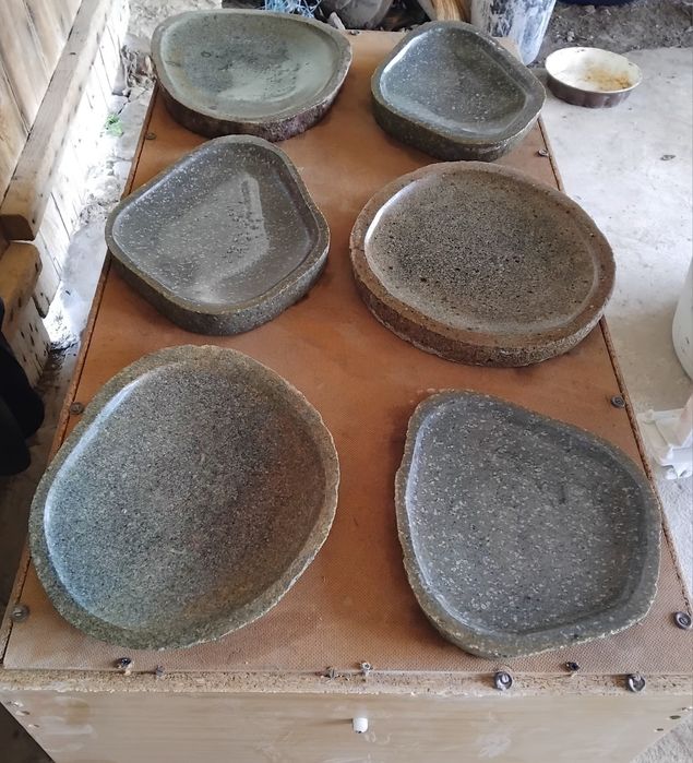 Чинии от естествен камък