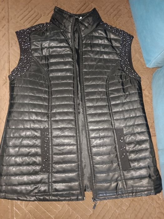 Ветровка, куртка.