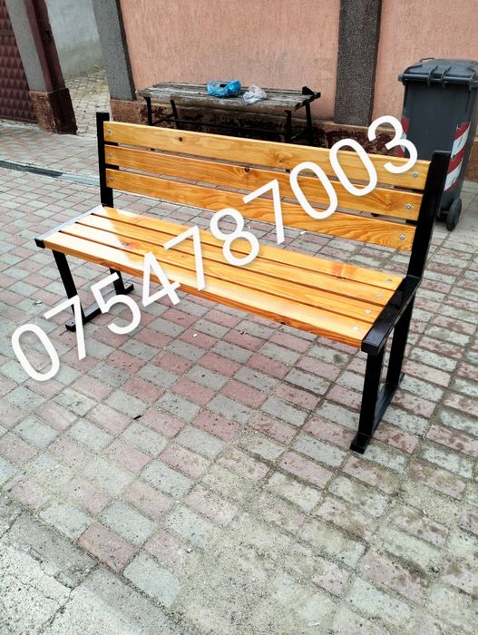 Banca și cos de gunoi