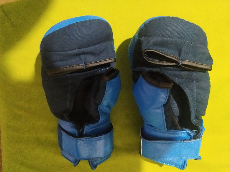 Продам перчатки спортивные