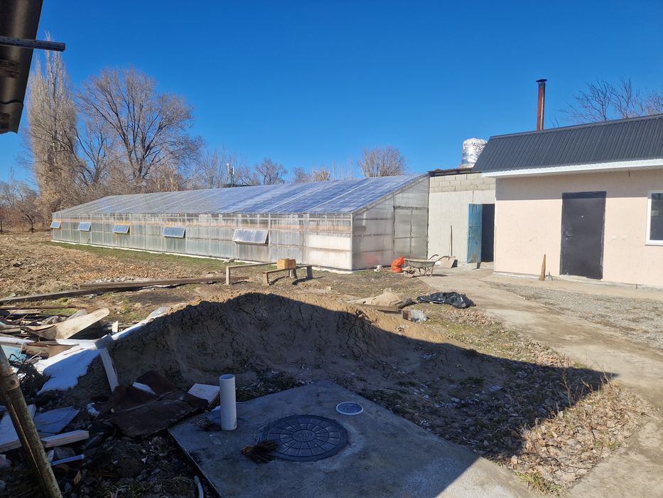 Продам дом с зимней теплицой