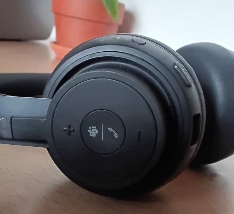 Casti Logitech wireless cu accesorii