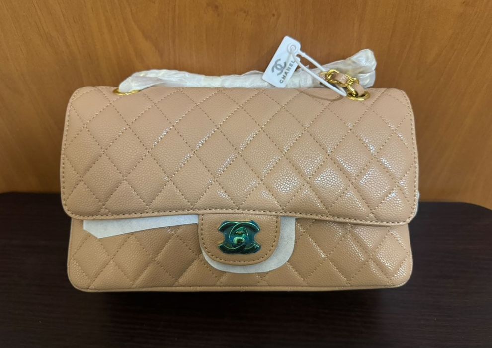 Чисто НОВА малка дамска чанта Chanel