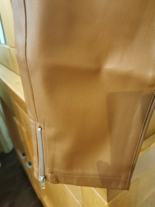 Pantaloni maro piele ecologica