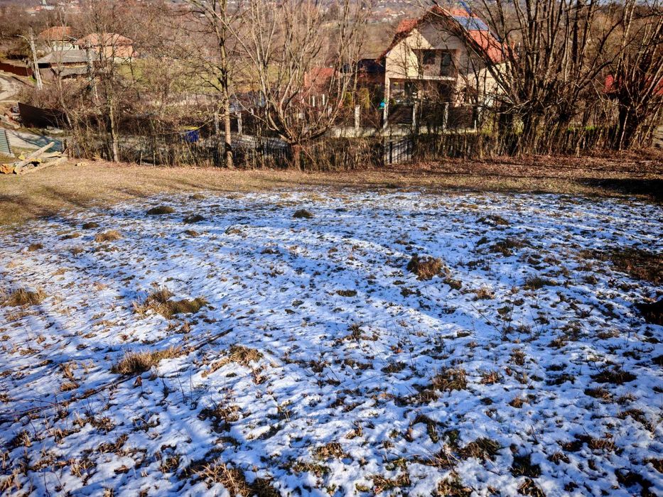 Teren intravilan de vânzare