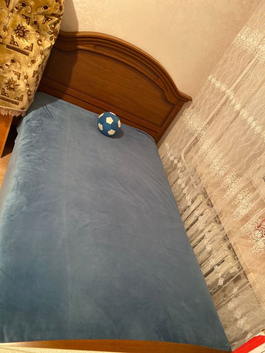 Продается односпальная кровать с матрасом