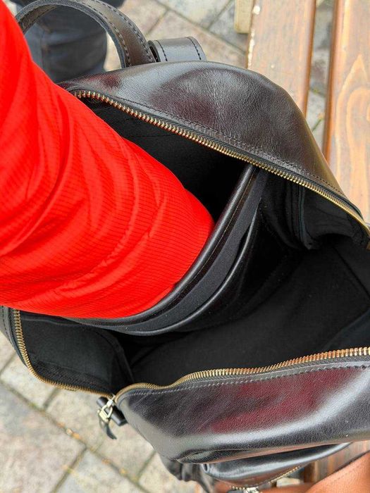 Rucsac pentru laptop fabricat din piele naturală lucioasă. Rucsac din piele naturală. Rucsac pentru laptop. Leather laptop backpack