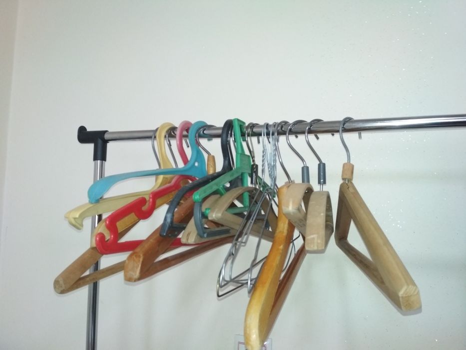 Вешалки-плечики деревянные , проволочные и пластиковые советские