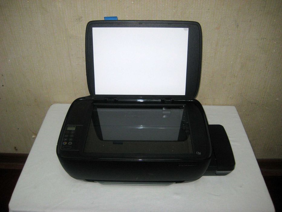 Принтер цветной Hp415 надо поменять печатающий головку а так рабочий!