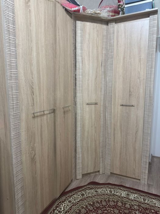 Мебель и шкафчик с зеркалом