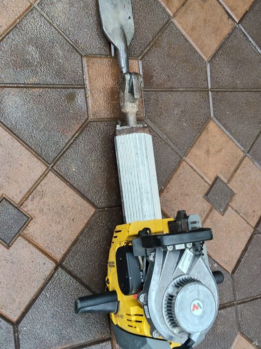 Demolator WACKER NEUSON  cu motor pe benzina  în stare excelenta